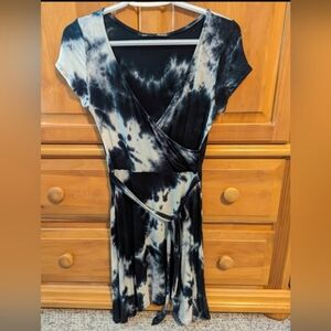 Blue and White Tie-Dye Dress With Matching Fabric Belt